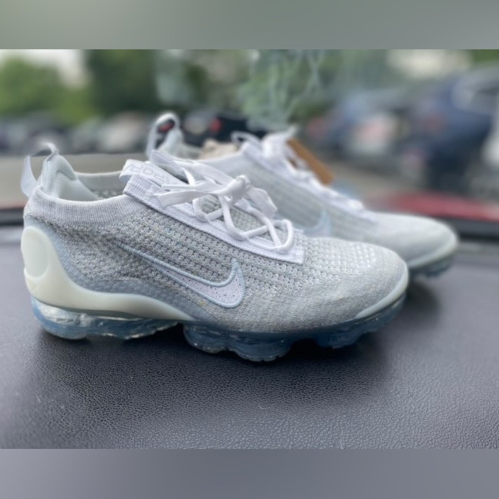 Brand new! Women’s NIKE VAPORMAX FLYKNIT!!